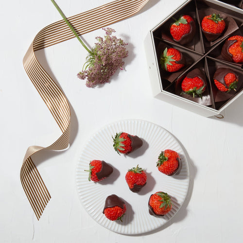 Oishii + Dandelion Chocolate: Chocolate-Drizzled Berries